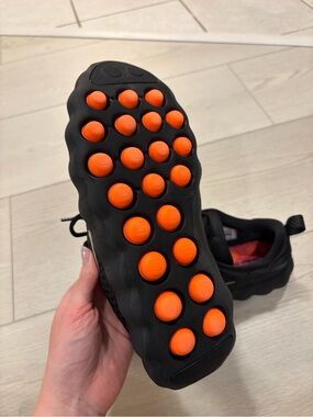 Nike Mind 002 Black Hyper Crimson Women’s 9 Authentic